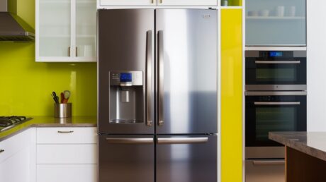 Как отмыть холодильник от желтых пятен