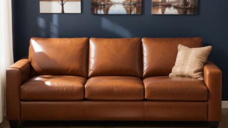 Чем почистить кожаный диван